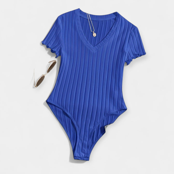 Kere torukujuline ülaosa detailidega disain.