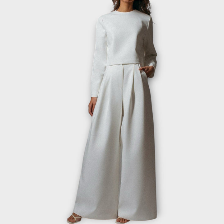 Elegantne komplekt ajatu stiiliga ja lihtsuse nautimiseks.