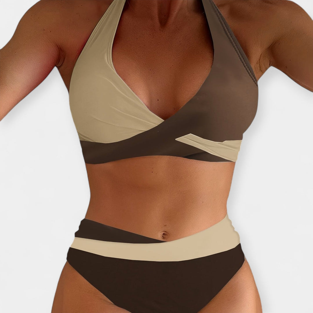 Risti kaelaga bikiinid mugavaks rannapäevaks