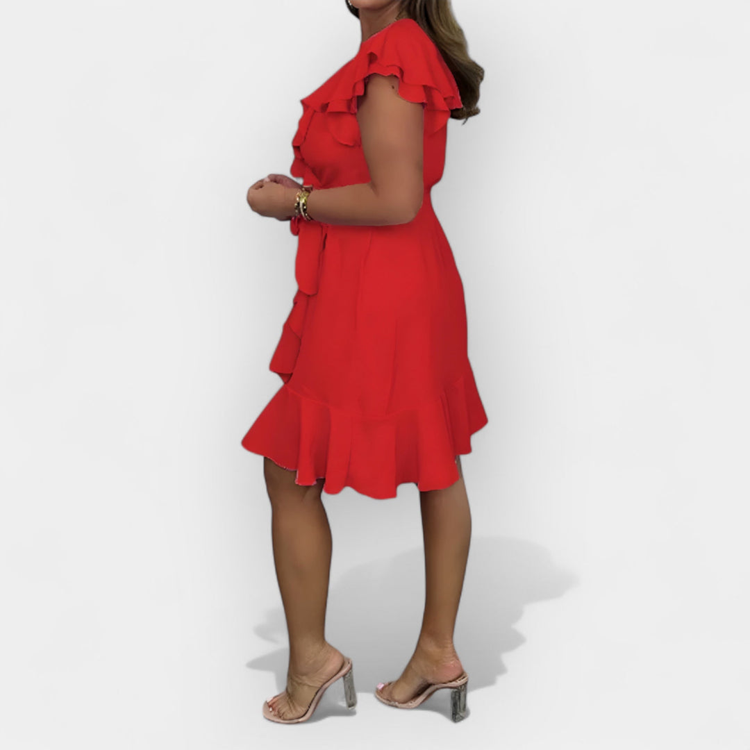 Elegantne kleit naiseliku silueti rõhutamiseks