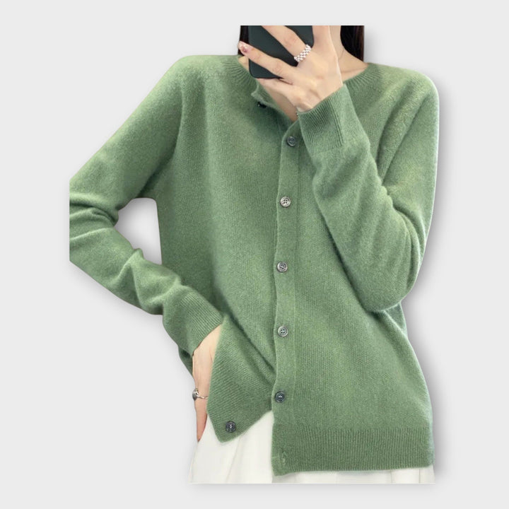 Elegantne nööpidega kardigan - stiilne ja mugav valik.