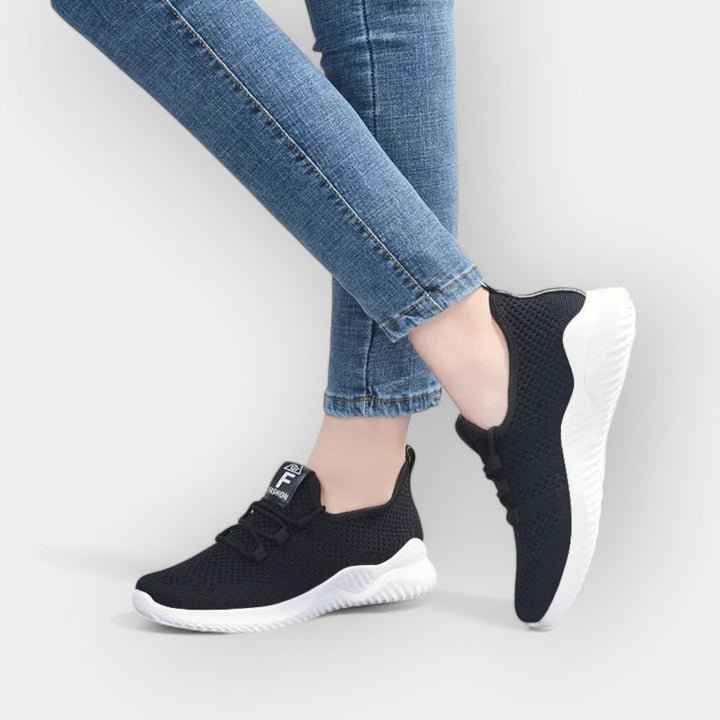 Kerged ortopeedilised jalanõud mugavaks käimiseks.