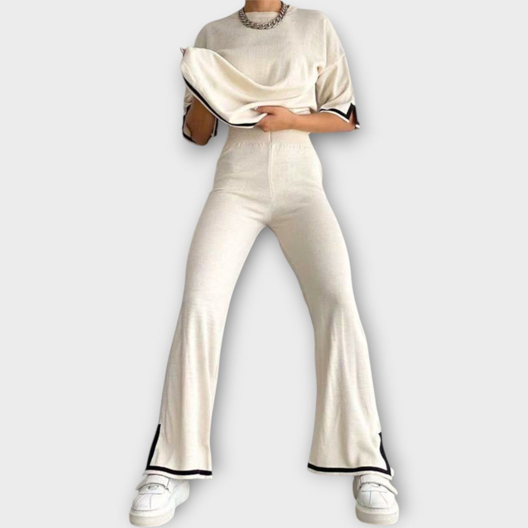 Lühikeste varrukatega kootud komplekt mugavuseks.