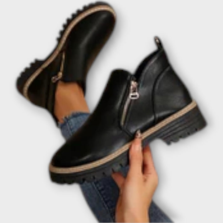 Elegantne basseinipadi mugavaks ja stiilseks lõõgastumiseks.