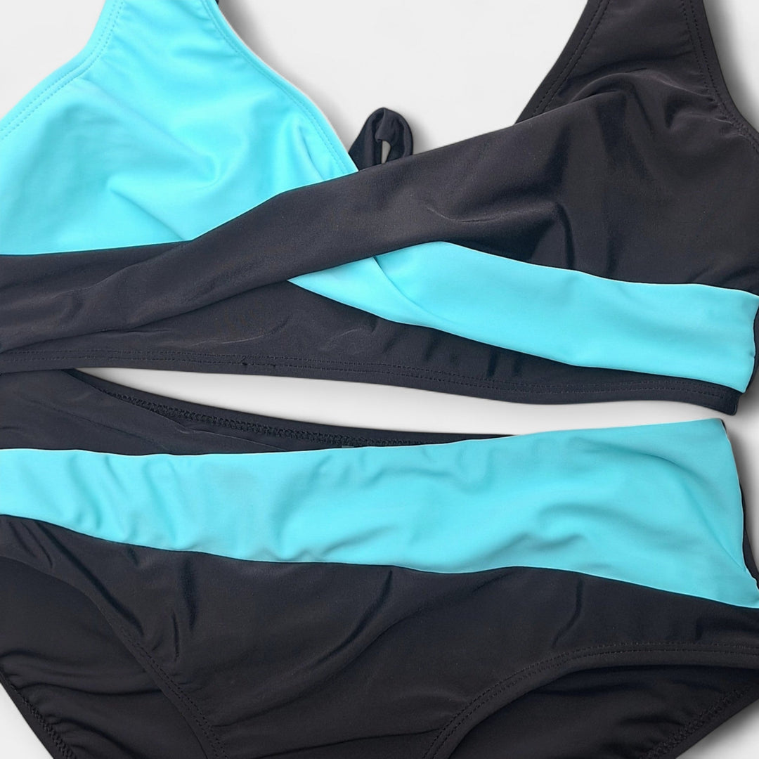 Risti kaelaga bikiinid mugavaks rannapäevaks