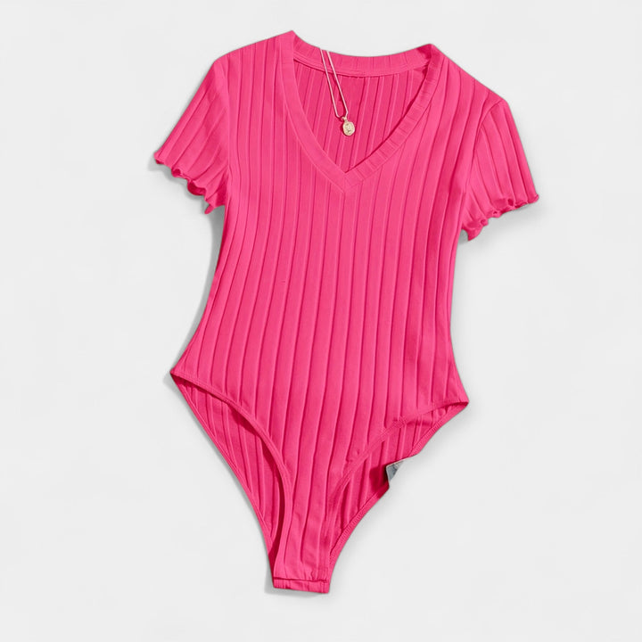 Kere torukujuline ülaosa detailidega disain.