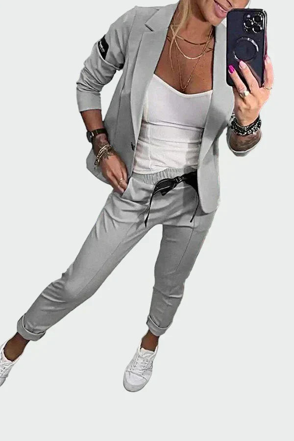 Elegantne kaheosaline ülikonnakomplekt stiilseks välimuseks