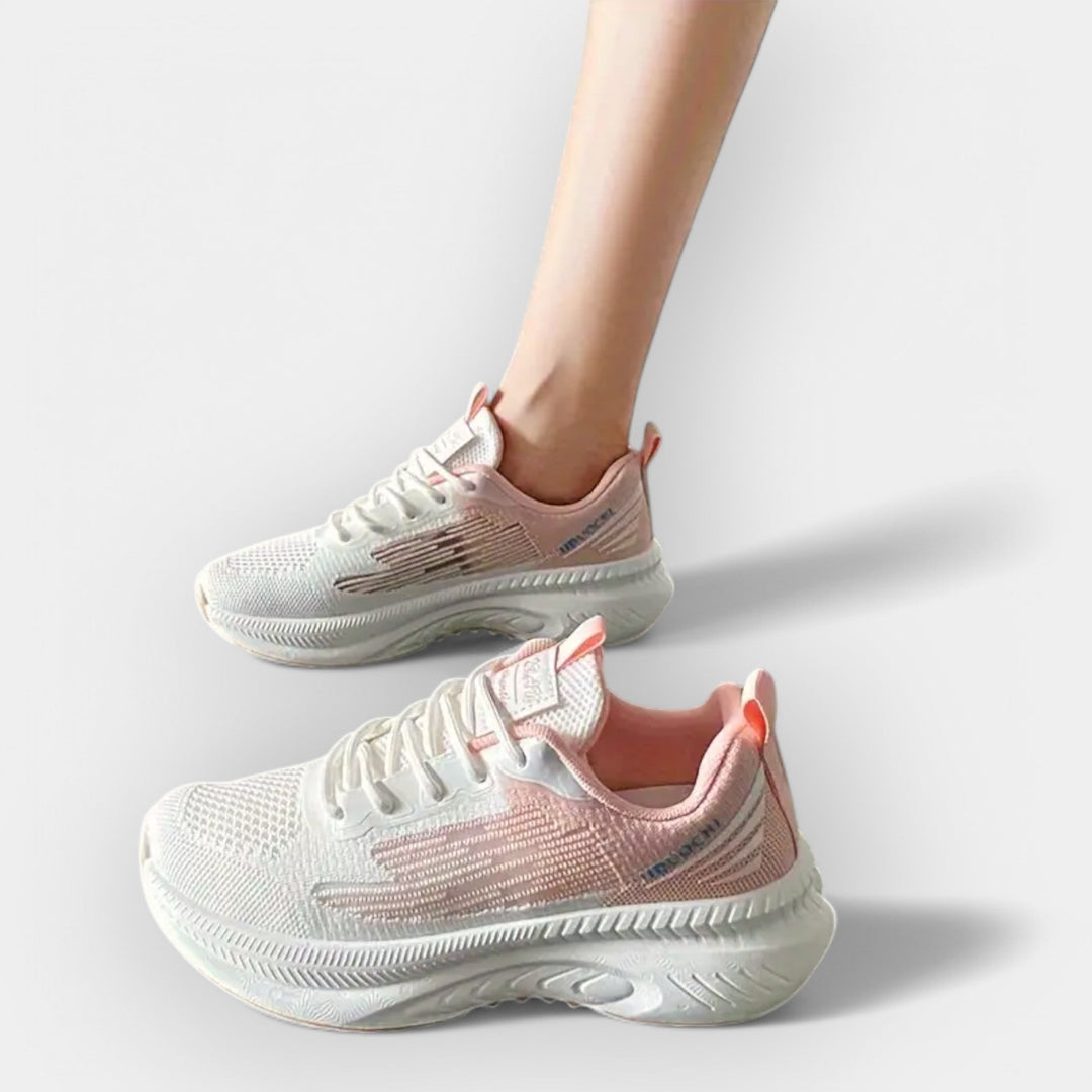 Anatoomilised spordijalatsid mugavuse ja toe jaoks.