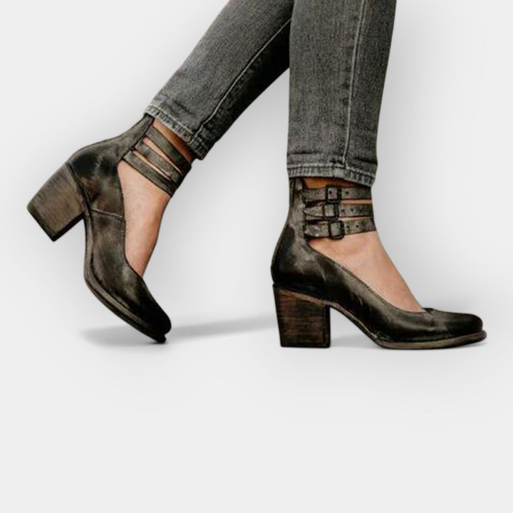 Pehmed kontsaga sandaalid mugavuseks ja stiiliks.