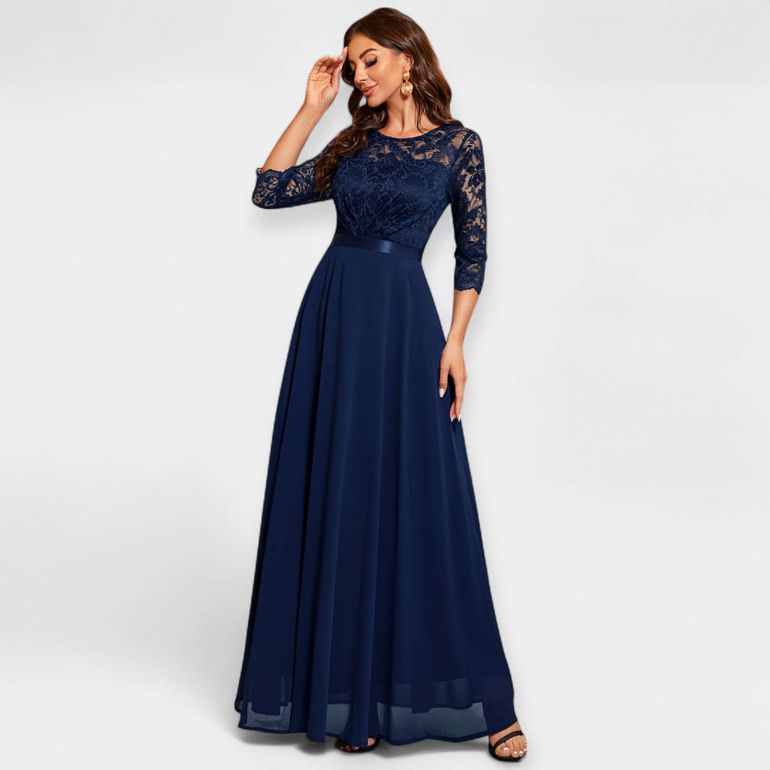 Pitsiline kleit elegantseks ja naiselikuks välimuseks.