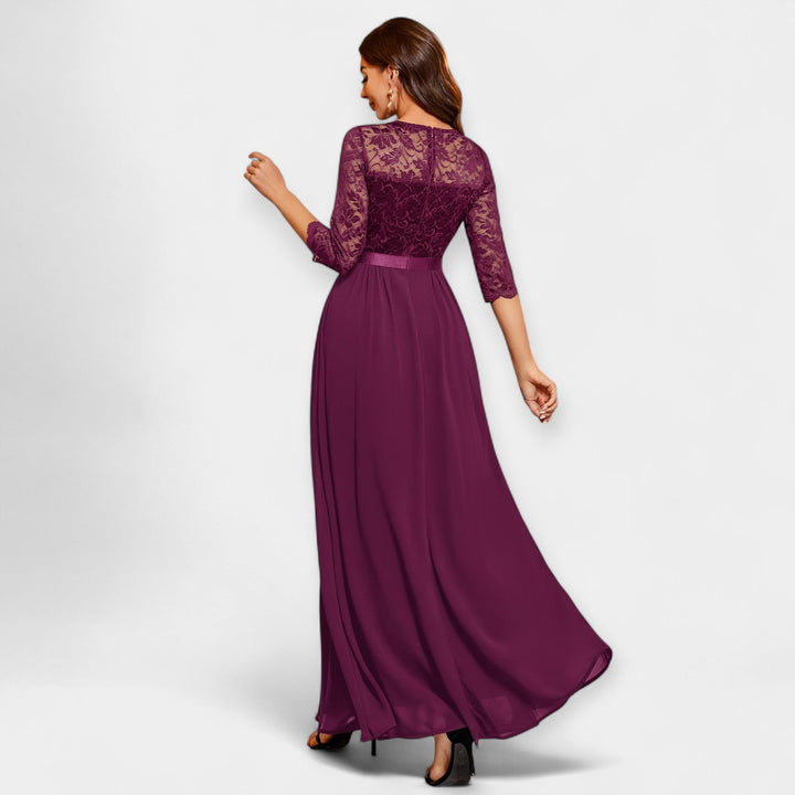 Pitsiline kleit elegantseks ja naiselikuks välimuseks.