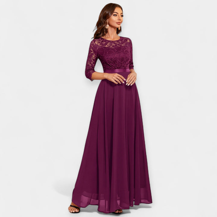 Pitsiline kleit elegantseks ja naiselikuks välimuseks.