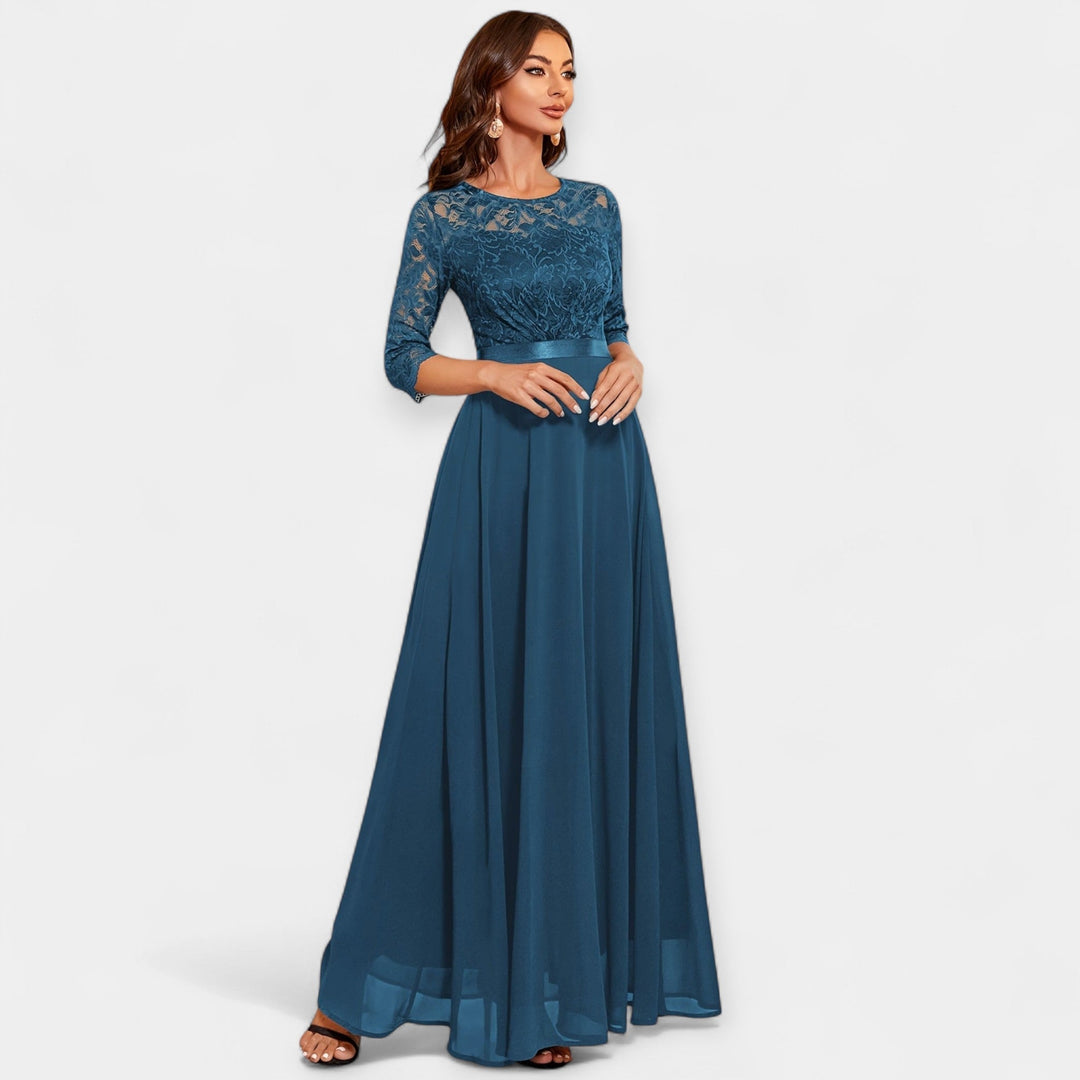 Pitsiline kleit elegantseks ja naiselikuks välimuseks.