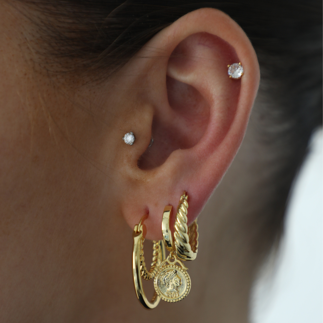 Keeratud kõrvalrõngad – stiilne ja ainulaadne aksessuaar.