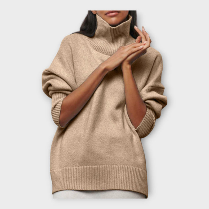 Kootud kampsun kõrge kraega mugavuse ja soojuse jaoks.