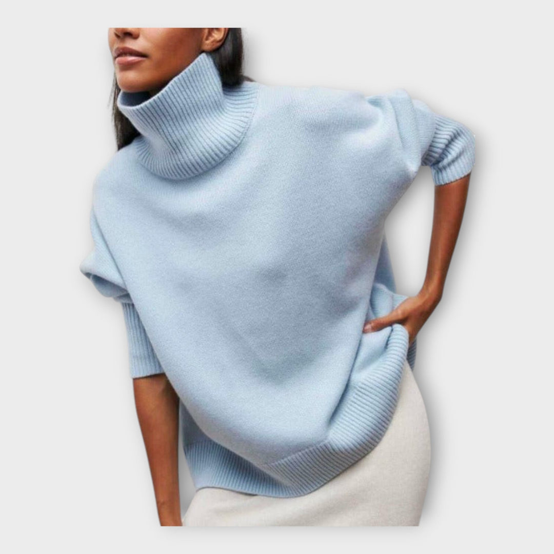 Kootud kampsun kõrge kraega mugavuse ja soojuse jaoks.