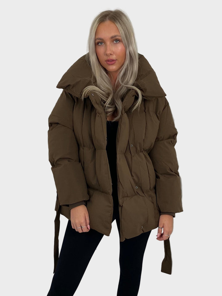 Maja - Lühike pufferjope vöökohtadega