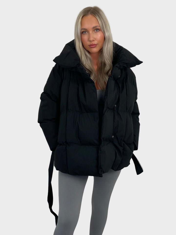 Maja - Lühike pufferjope vöökohtadega