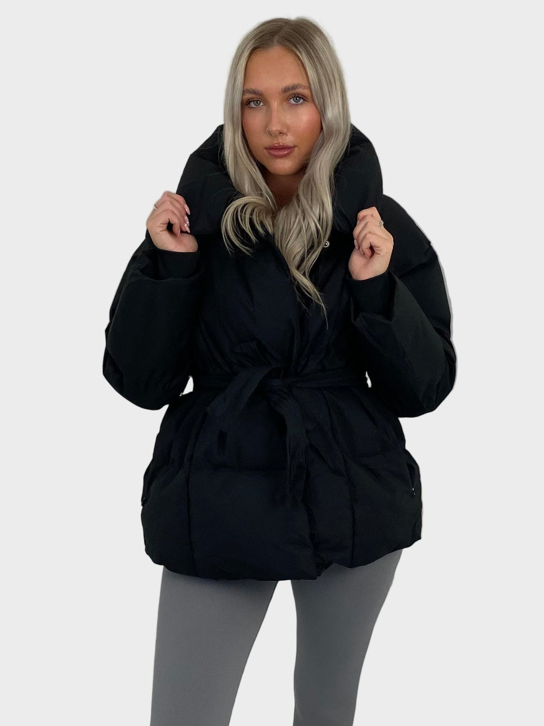 Maja - Lühike pufferjope vöökohtadega