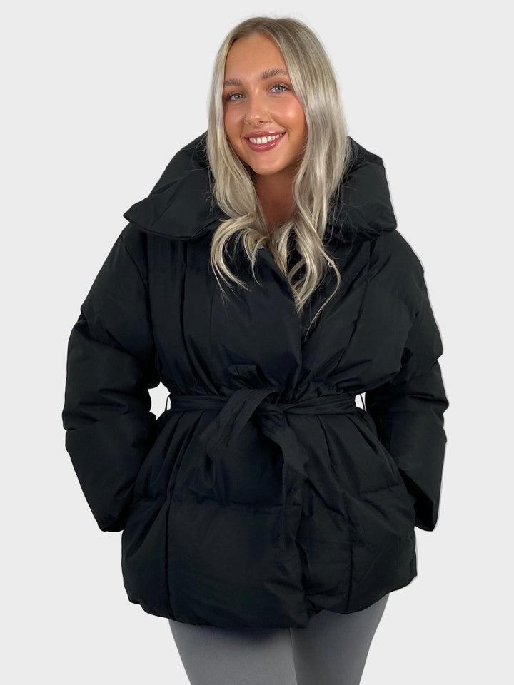 Maja - Lühike pufferjope vöökohtadega