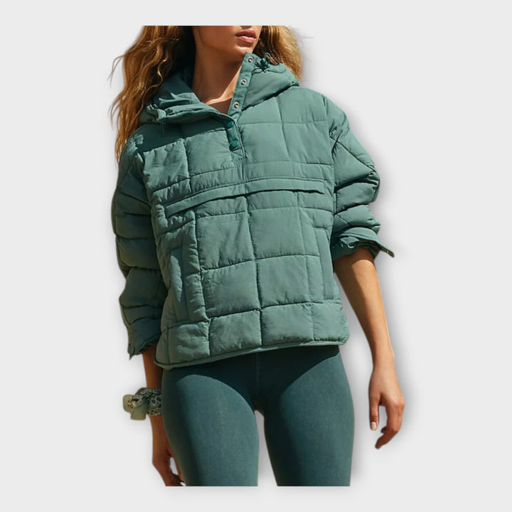 Tepitud jakk kapuutsiga - soe ja mugav kaitse.