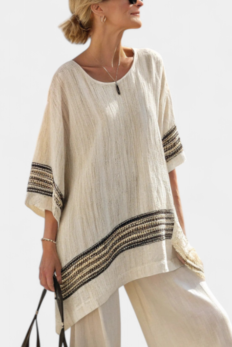 Vahemere karikakarde komplekt elegantsete triipudega.