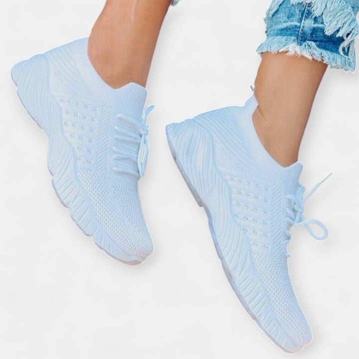 Sportlikud mugavad tossud igapäevaseks kasutamiseks.