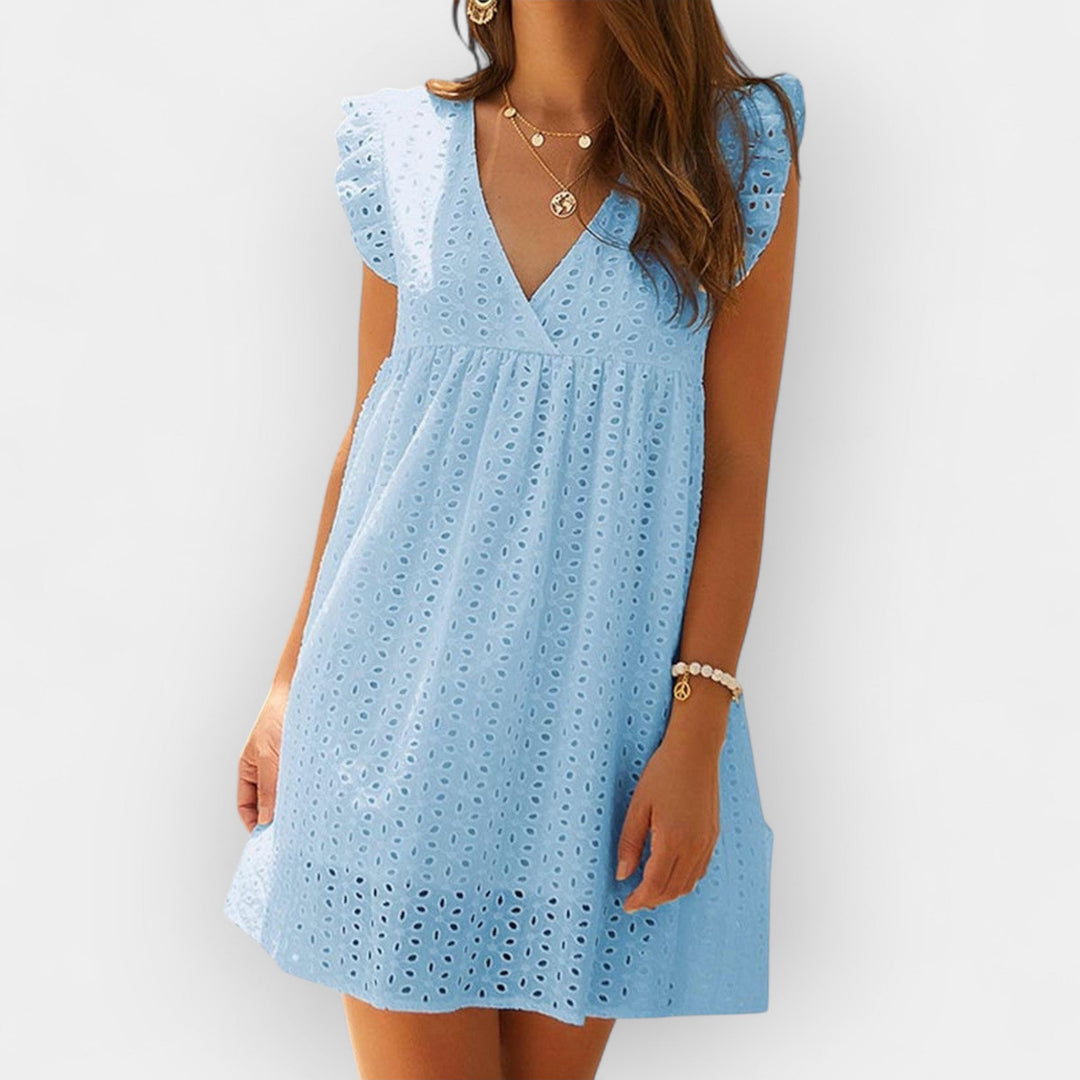 Suvine kleit lühikeste pükste ja taskutega.