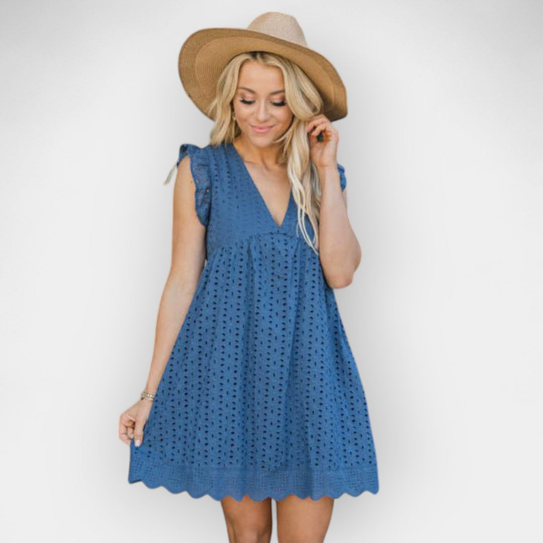 Suvine kleit lühikeste pükste ja taskutega.