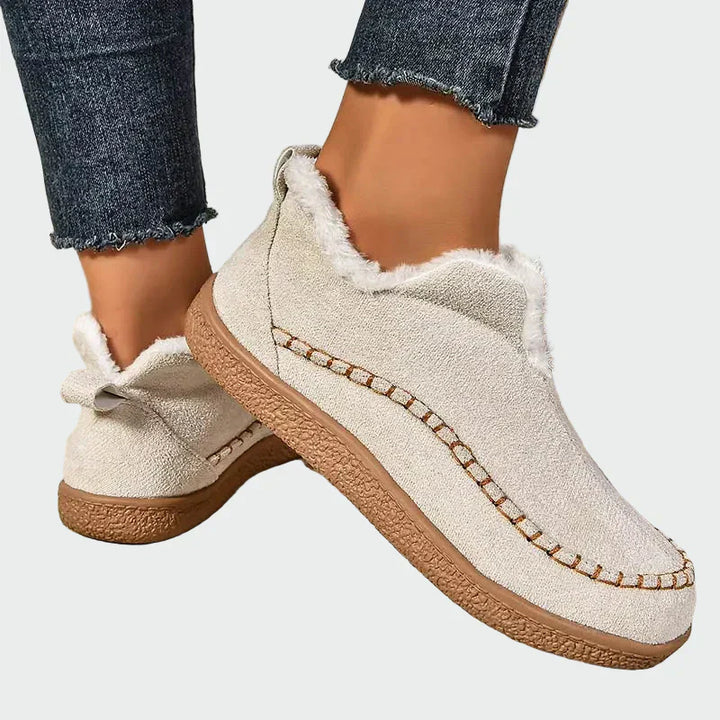 Ortopeedilised nahast saapad mugavuse ja toe jaoks.