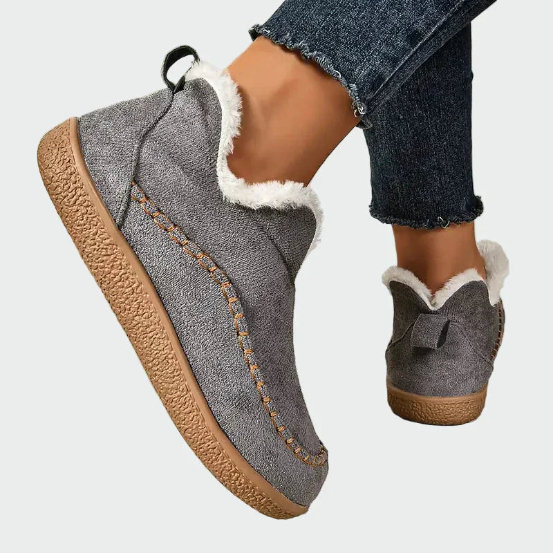 Ortopeedilised nahast saapad mugavuse ja toe jaoks.