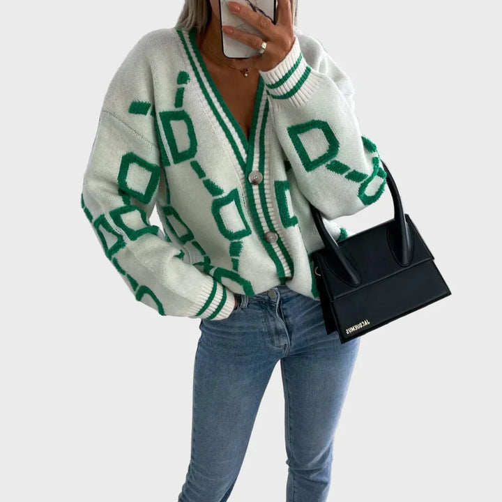 Moodne geomeetrilise mustriga kootud vest.