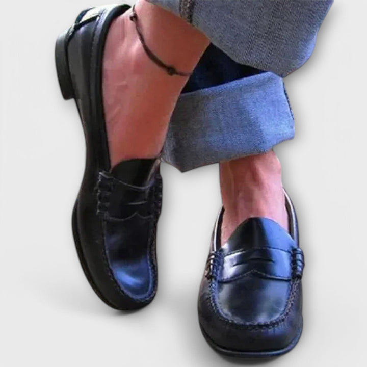 Klassikalised naiste mokassiinid mugavuseks ja stiiliks.