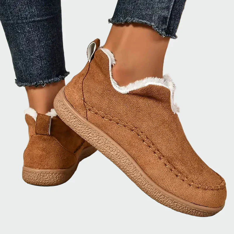 Ortopeedilised nahast saapad mugavuse ja toe jaoks.