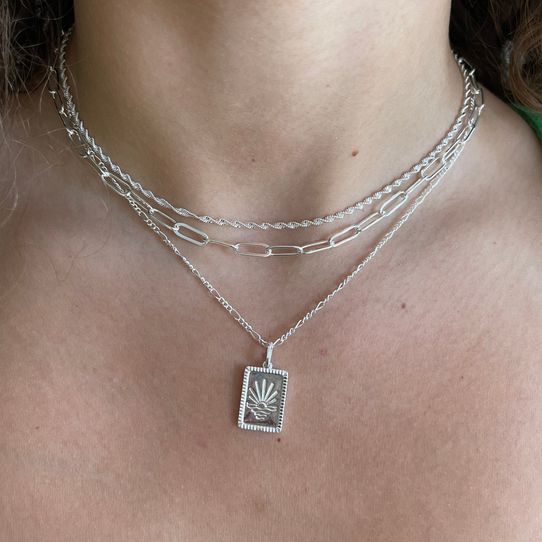 Päikesekaelakee – stiilne ja silmapaistev aksessuaar.