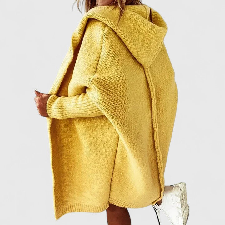 Mugav kootud kardigan kapuutsiga.