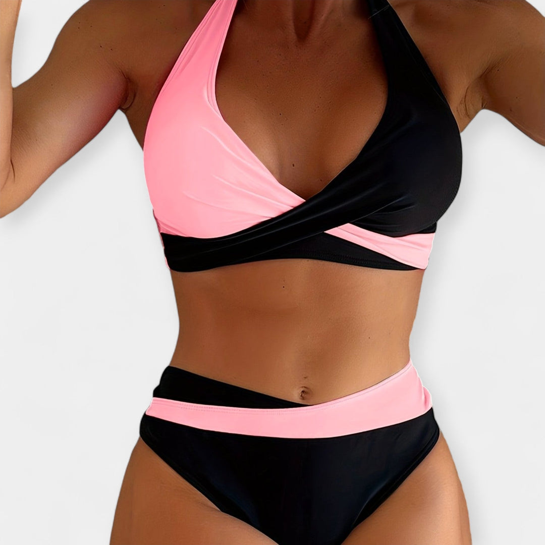 Risti kaelaga bikiinid mugavaks rannapäevaks