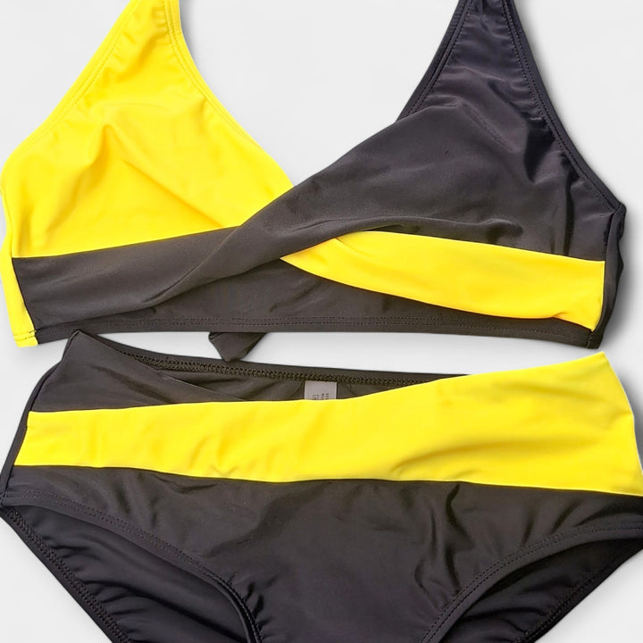 Risti kaelaga bikiinid mugavaks rannapäevaks