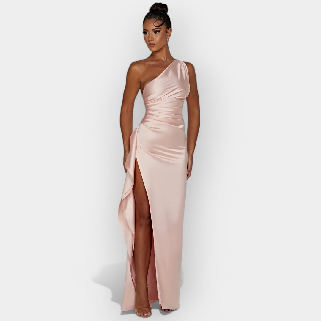 Elegantne satiinist kleit õhtuseks kandmiseks