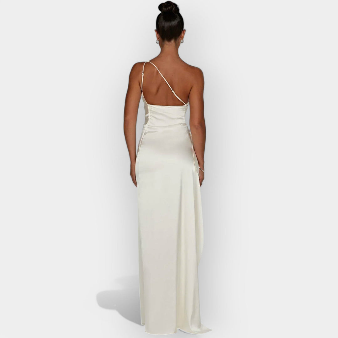 Elegantne satiinist kleit õhtuseks kandmiseks