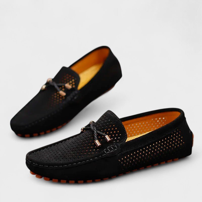 August disainitud nahast kingad mugavuse ja stiili jaoks.