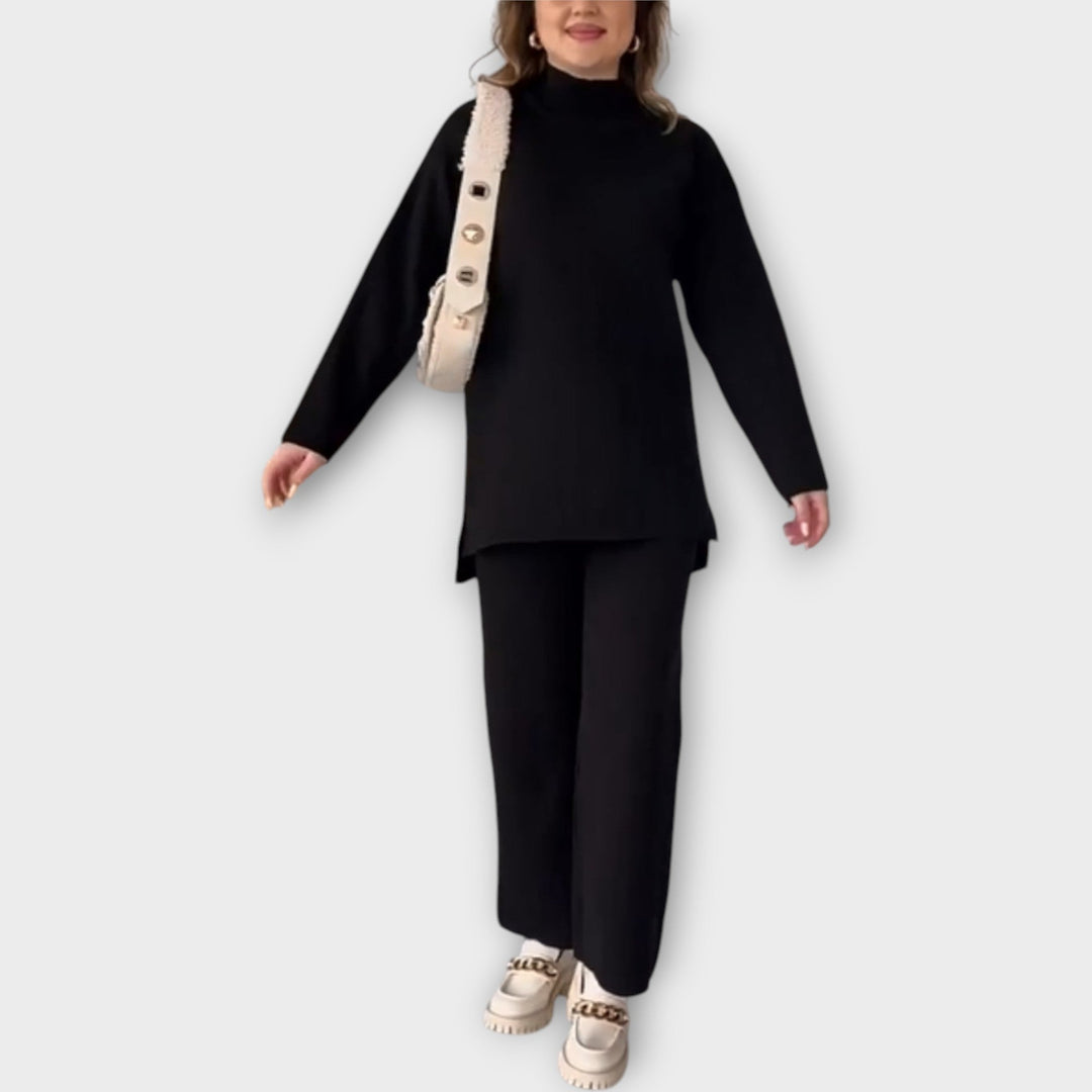 Kootud lahtise lõikega komplekt mugavuseks ja stiiliks.