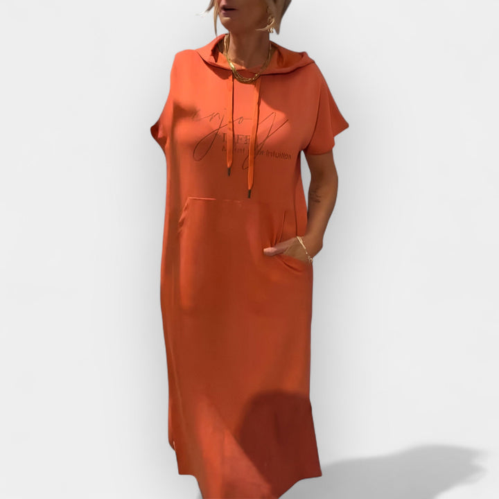 Kapuutsiga dressipluus mugavuseks ja stiiliks.