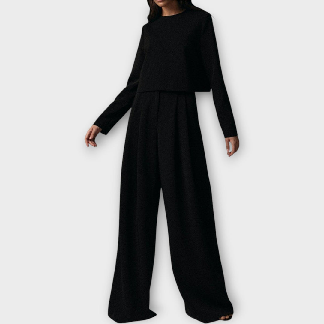 Elegantne komplekt ajatu stiiliga ja lihtsuse nautimiseks.