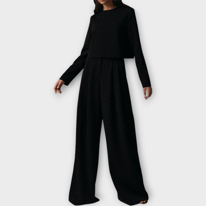 Elegantne komplekt ajatu stiiliga ja lihtsuse nautimiseks.