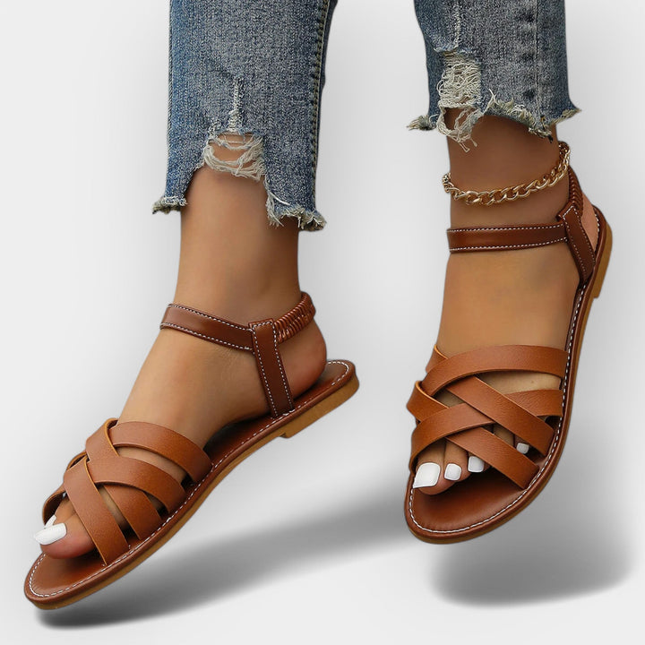 Käsitsi valmistatud rihmadega sandaalid mugavuseks.