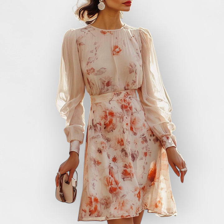 Romantiline volditud kleit elegantseks välimuseks