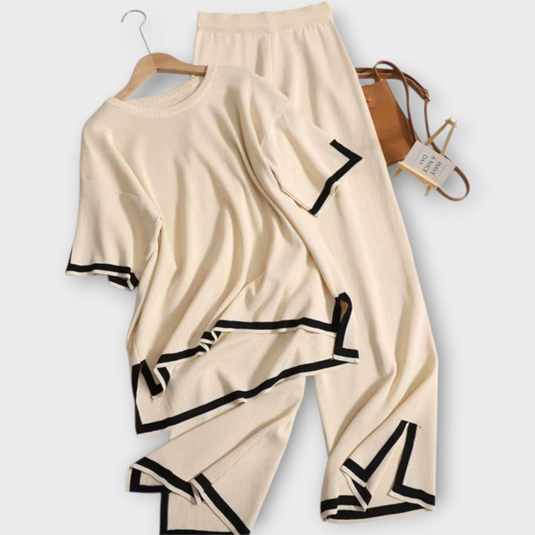 Lühikeste varrukatega kootud komplekt mugavuseks.