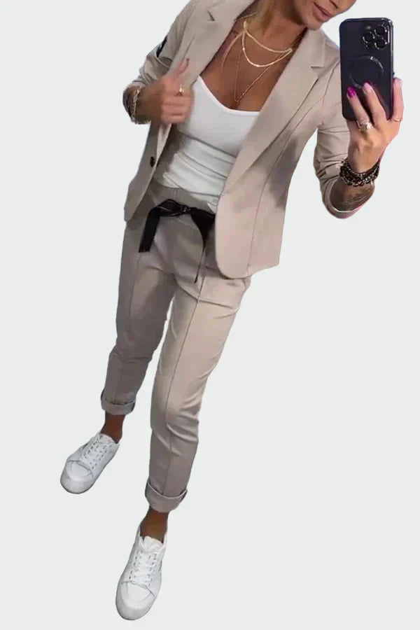 Elegantne kaheosaline ülikonnakomplekt stiilseks välimuseks