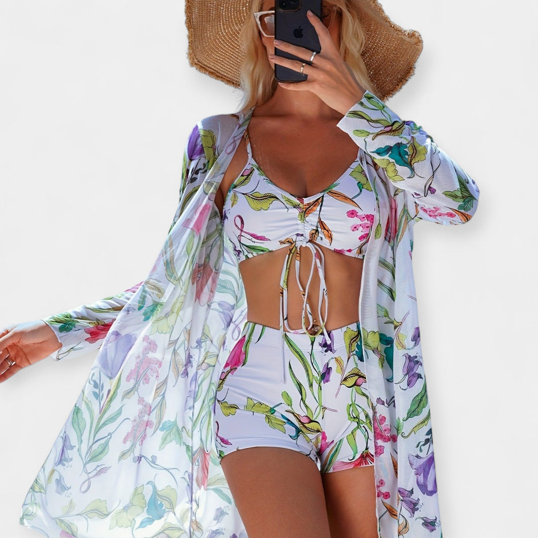 Kõrge vöökohaga bikiinid ja rannariided mugavuseks.